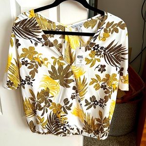 Women’s blouse size large